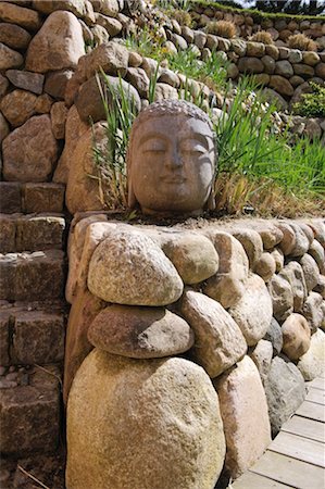 Buddha statue made of stone in garden Stock Photo - Premium Royalty-Free, Code: 689-05611845