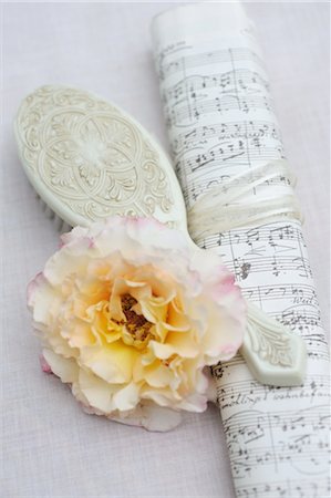 flowers over music notes - Blossom, hair brush and sheet of music Stock Photo - Premium Royalty-Free, Code: 689-05611858