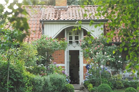 front door plant - Entrance to a country house Stock Photo - Premium Royalty-Free, Code: 689-05611885