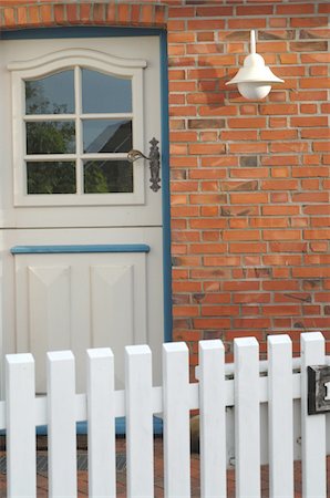 front house nobody - Entrance to residential house Stock Photo - Premium Royalty-Free, Code: 689-05611887