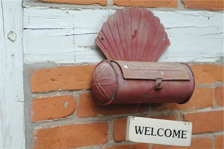 red mailbox - Mailbox at house front Stock Photo - Premium Royalty-Free, Code: 689-05611881