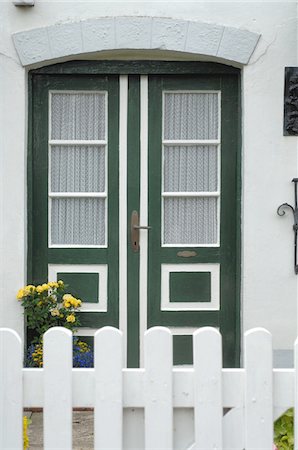 front house nobody - Entrance to a country house Stock Photo - Premium Royalty-Free, Code: 689-05611936