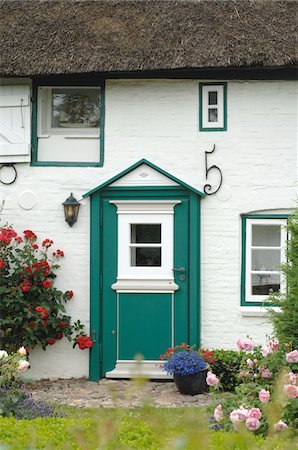 fassade - Eingang zu einem Landhaus Stockbilder - Premium RF Lizenzfrei, Bildnummer: 689-05611933