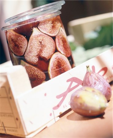 Preserved figs in jar Stock Photo - Premium Royalty-Free, Code: 689-05612049