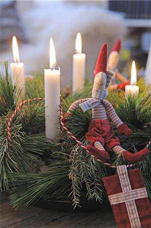 Advent wreath with burning candles Foto de stock - Sin royalties Premium, Código: 689-05612054