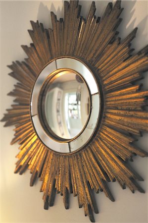 decorative - Round wall mirror Stock Photo - Premium Royalty-Free, Code: 689-05612113