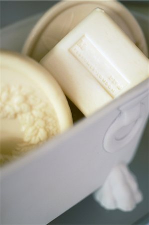 Bars of soap in bowl Foto de stock - Sin royalties Premium, Código: 689-05612142
