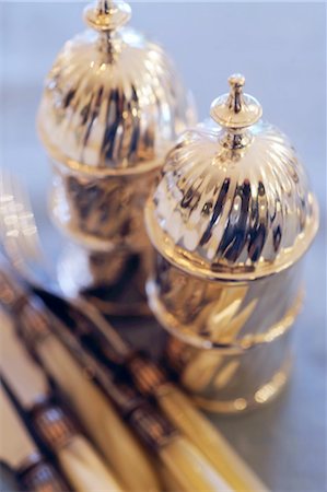 sleek - Two silver table bells Foto de stock - Sin royalties Premium, Código: 689-05612218