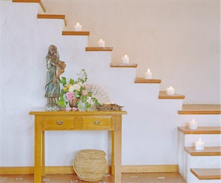 european staircase - Stairs with burning candles Foto de stock - Sin royalties Premium, Código: 689-05612228