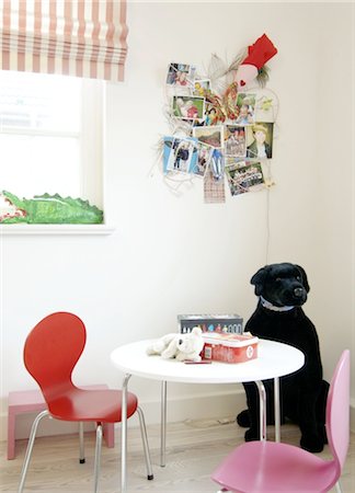 Childrens room with sitting area and cuddly dog Foto de stock - Sin royalties Premium, Código: 689-05612340