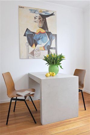 Peinture au-dessus de table avec bouquet de fleurs Photographie de stock - Premium Libres de Droits, Code: 689-05612383