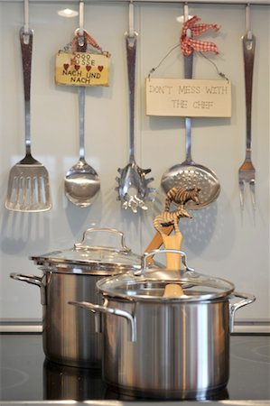 estufa - Two pots on cooker Foto de stock - Sin royalties Premium, Código: 689-05612412