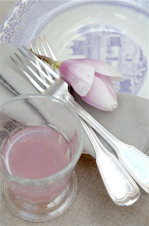 floral - Glass of lemonade, plate, fork and blossom Stock Photo - Premium Royalty-Free, Code: 689-05612487