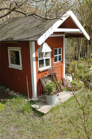 Red garden shed Foto de stock - Sin royalties Premium, Código: 689-05612504