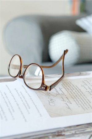 simsearch:689-05611300,k - Eyeglasses on book Stock Photo - Premium Royalty-Free, Code: 689-05612509