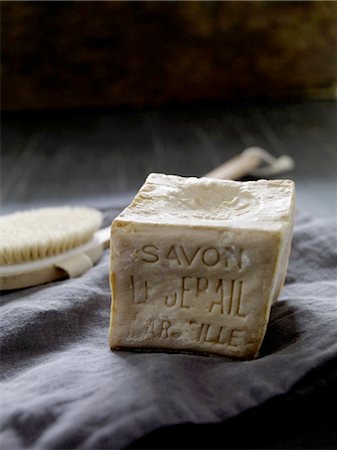 square shape - Bar of soap and back brush Foto de stock - Sin royalties Premium, Código: 689-05612568