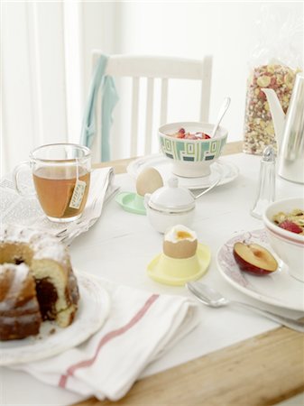 desayuno - Laid breakfast table Foto de stock - Sin royalties Premium, Código: 689-05612560