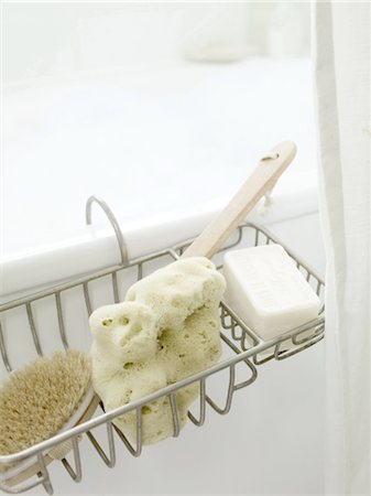sponge not person - Sponge, soap and brush at bathtub Foto de stock - Sin royalties Premium, Código: 689-05612563