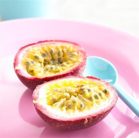 passion fruit - Passion fruit (passiflora edulis) Stock Photo - Premium Royalty-Free, Code: 689-03124030