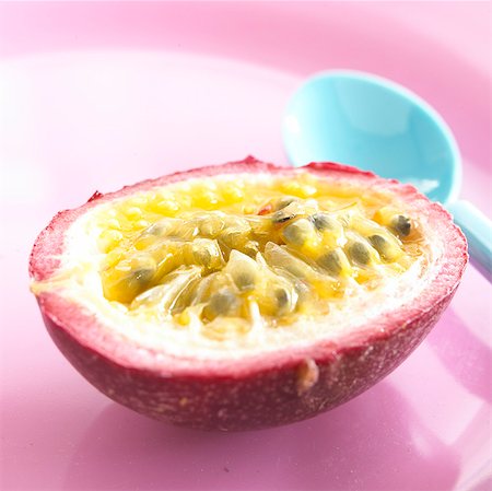 passion fruit - Passion fruit (passiflora edulis) Stock Photo - Premium Royalty-Free, Code: 689-03124031