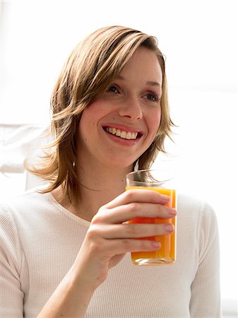 simsearch:689-03124058,k - Woman with a glass of juice Foto de stock - Sin royalties Premium, Código: 689-03124059