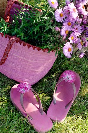 Pink flip flops with a blossom and flowers Stock Photo - Premium Royalty-Free, Code: 689-03124278