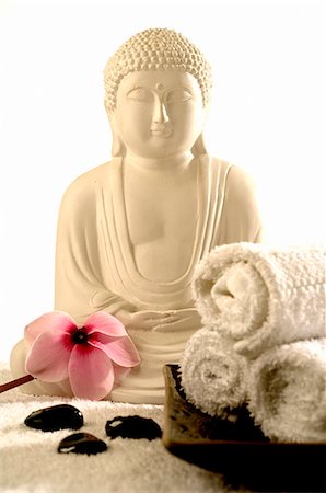 Buddha with viola and hematite Stock Photo - Premium Royalty-Free, Code: 689-03124326
