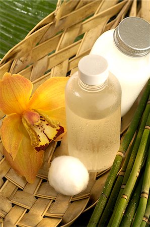 simsearch:689-03130409,k - Facial toner with cotton and orchid blossom Stock Photo - Premium Royalty-Free, Code: 689-03124393