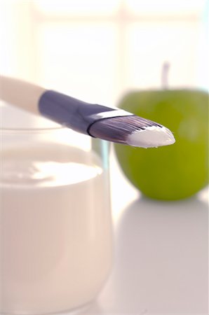 Facial mask with yoghurt,an apple and a brush Stock Photo - Premium Royalty-Free, Code: 689-03124617