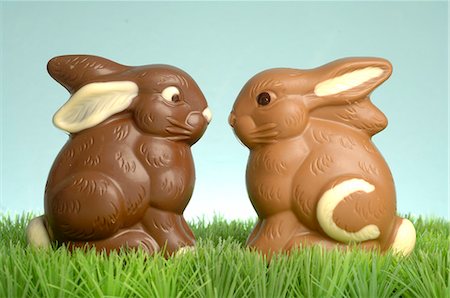 Two chocolate easter bunnies Stock Photo - Premium Royalty-Free, Code: 689-03124702