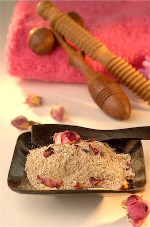 scrubbing - Body peel of mask with thyme,rose petals and orange peel Stock Photo - Premium Royalty-Free, Code: 689-03124721