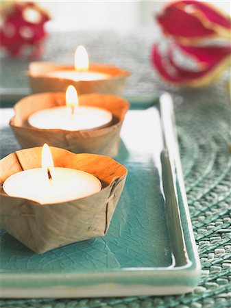 spa decoration - Small candles decorated on an Asian bowl Stock Photo - Premium Royalty-Free, Code: 689-03124844