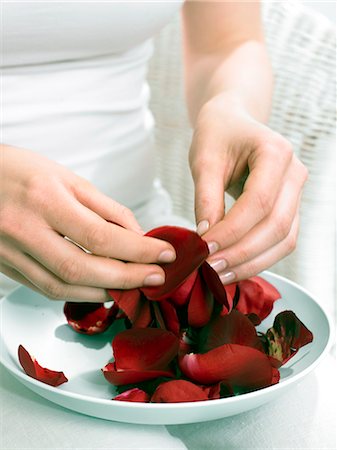 pot-pourri - Rose petals in a bowl Fotografie stock - Premium Royalty-Free, Codice: 689-03124916
