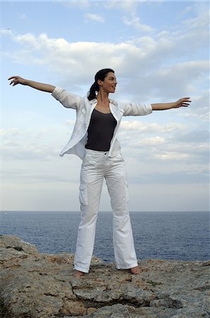 fitness model adult - Woman on a rock at the sea Stock Photo - Premium Royalty-Free, Code: 689-03125213