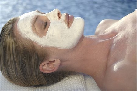 facial mask brush - Woman with face mask Foto de stock - Sin royalties Premium, Código: 689-03125449