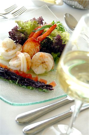 A dish of lobster,scampi and salad Stock Photo - Premium Royalty-Free, Code: 689-03125494
