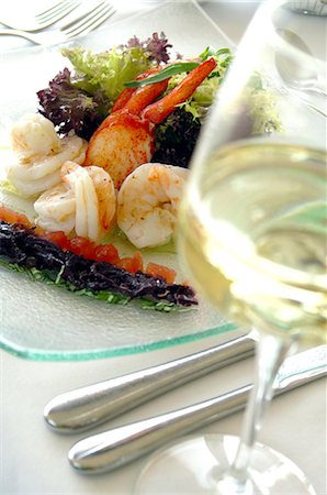 A dish of lobster,scampi and salad Stock Photo - Premium Royalty-Free, Code: 689-03125493