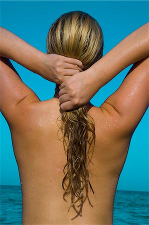 simsearch:689-03124937,k - Woman with wet hair at the sea,rear view Fotografie stock - Premium Royalty-Free, Codice: 689-03125639