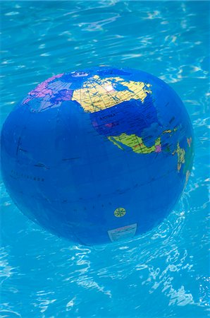 Globe best sale beach ball