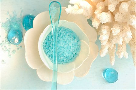 Light blue bath salt Stock Photo - Premium Royalty-Free, Code: 689-03125687