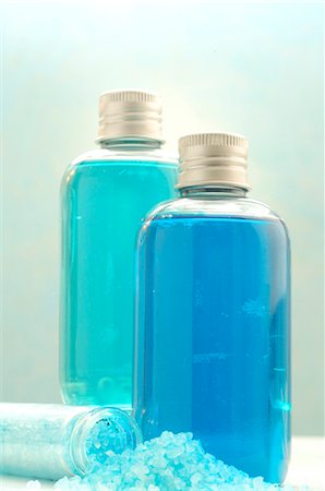 Bottles and bathing salts Stock Photo - Premium Royalty-Free, Code: 689-03125682