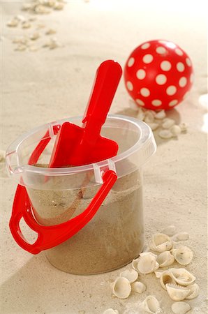 simsearch:689-03125806,k - Toy bucket and shovel in the sand Stock Photo - Premium Royalty-Free, Code: 689-03125792