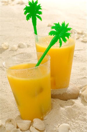 Orange juice in the sand Stock Photo - Premium Royalty-Free, Code: 689-03125801