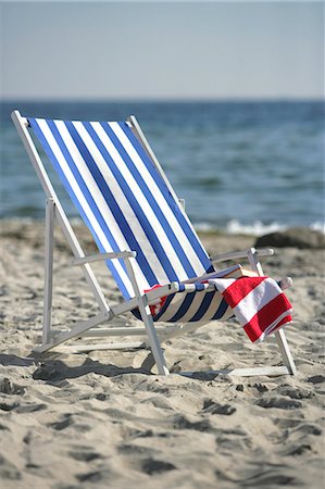 simsearch:689-03125806,k - Blue and white deckchair on the beach Stock Photo - Premium Royalty-Free, Code: 689-03125814