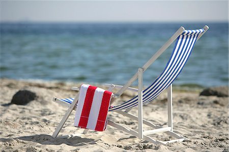simsearch:689-03125806,k - Blue and white deckchair on the beach Stock Photo - Premium Royalty-Free, Code: 689-03125817