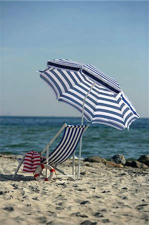 simsearch:689-03125806,k - Blue and white sunshade and deckchair on the beach Stock Photo - Premium Royalty-Free, Code: 689-03125819