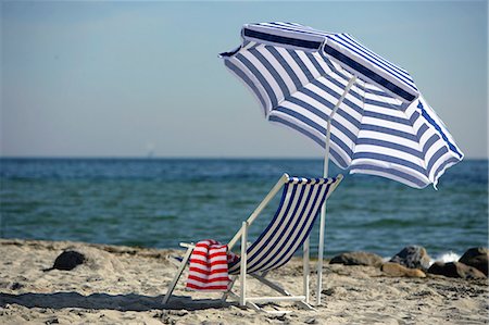 simsearch:689-03125806,k - Blue and white sunshade and deckchair on the beach Stock Photo - Premium Royalty-Free, Code: 689-03125821