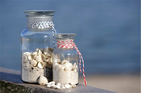 Two pharmacy bottles filled with sand and shells Stock Photo - Premium Royalty-Free, Code: 689-03125839