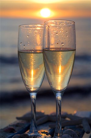 sunset summer food - Two glasses of sparkling wine in the sunset at the sea Stock Photo - Premium Royalty-Free, Code: 689-03125968