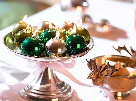 Glossy Christmas tree ball candles in a silver bowl Stock Photo - Premium Royalty-Free, Code: 689-03126172